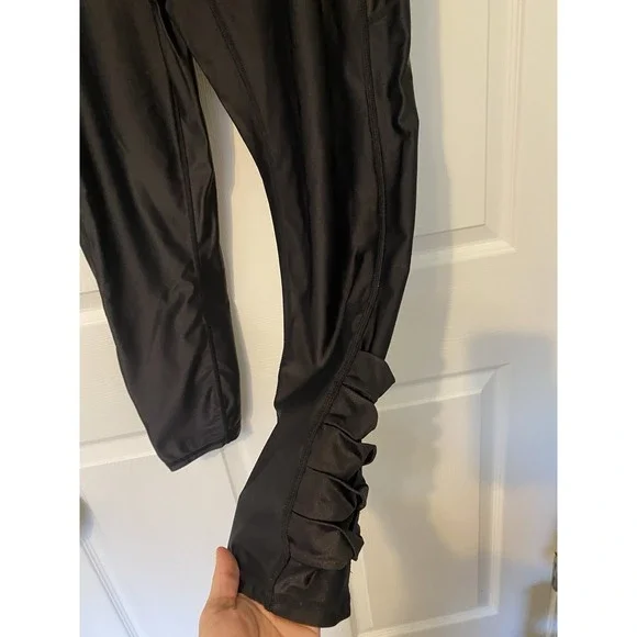 Zuda Women's Black Shiny Leggings with Cross Cross Detail Size‎ Medium - Picture 4 of 13